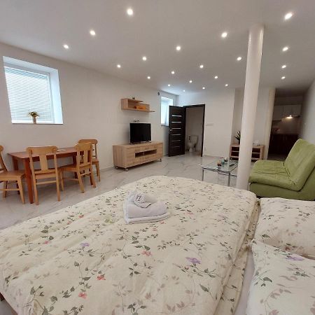 Vehlovice Apartments Mělník Esterno foto