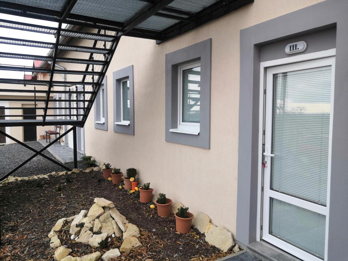 Vehlovice Apartments Mělník Esterno foto