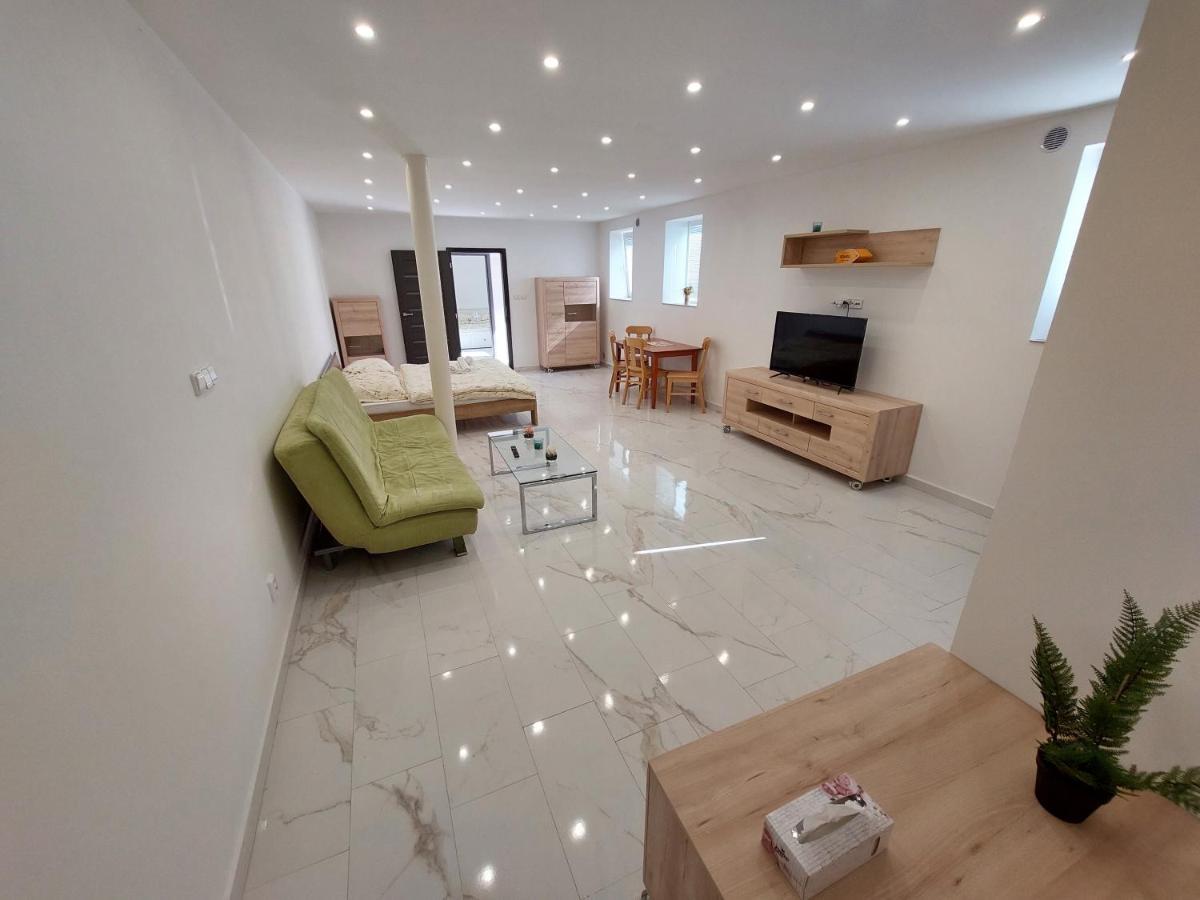 Vehlovice Apartments Mělník Esterno foto