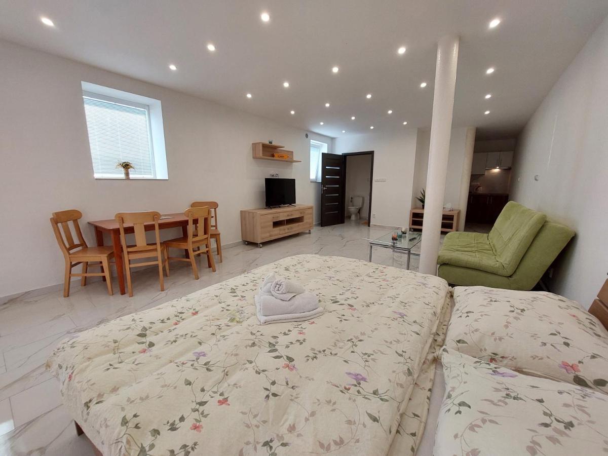 Vehlovice Apartments Mělník Esterno foto
