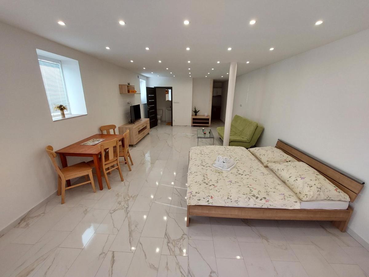 Vehlovice Apartments Mělník Esterno foto